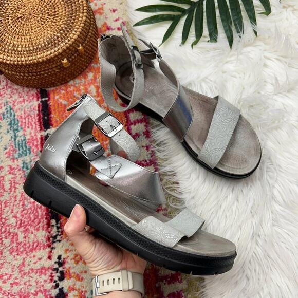 Jambu Silver Gray Leather Strappy Ankle Gladiator Sandal 9.5 - Picture 1 of 9